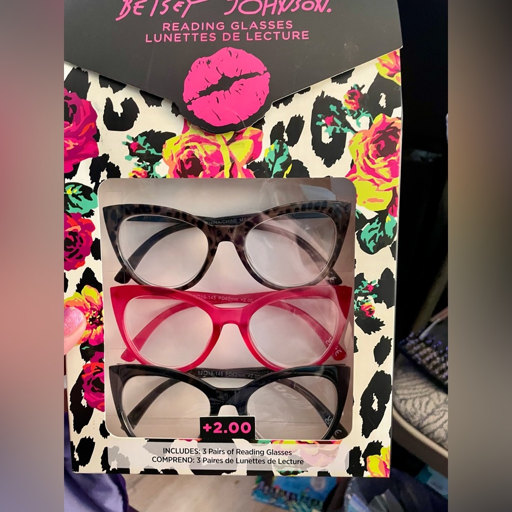 Betsey Johnson 3 Pack Floral Cat Eye Reading Glasses, +2.00 Magnification. NWT. - Picture 3 of 3